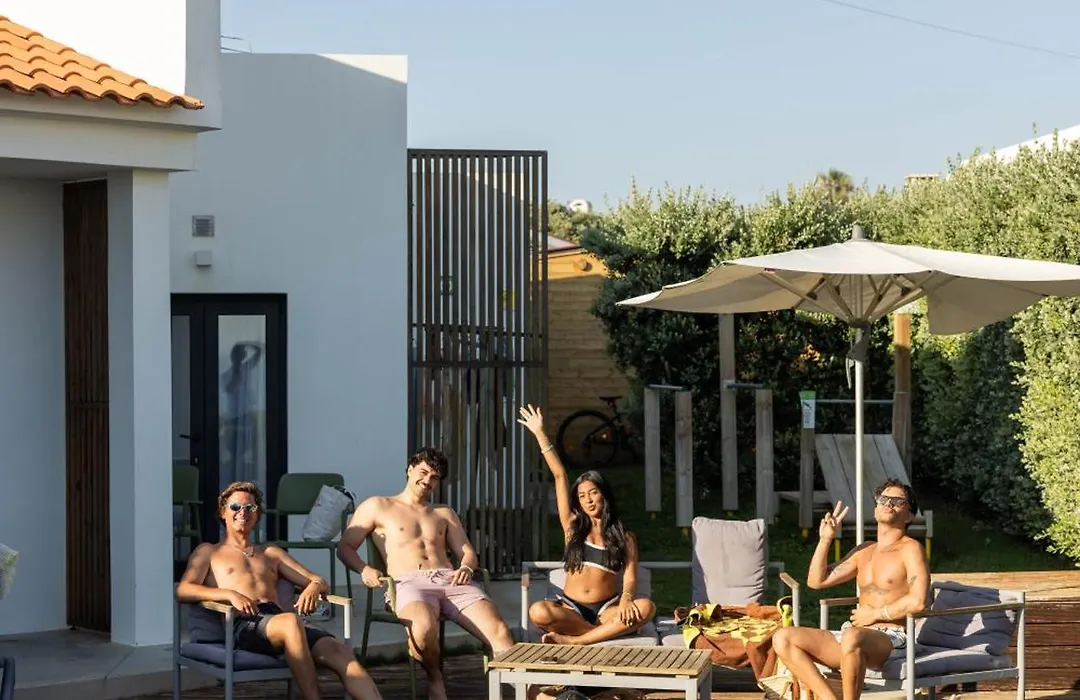 Mute Hostel Porto Covo-1